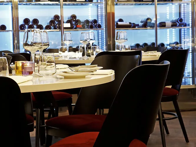 Ξενοδοχείο Ferdinand - Bar - Restaurant 4*