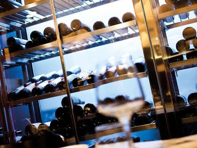 Ferdinand - Bar - Restaurant Ξενοδοχείο 4*